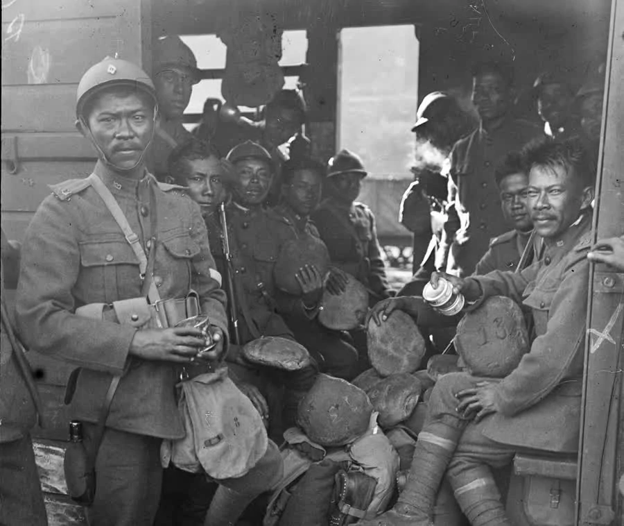 Siamese troops on the train